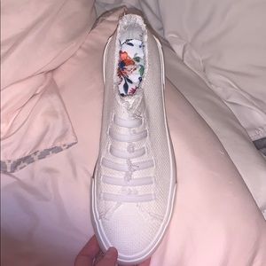 Rocket dog tennis shoes